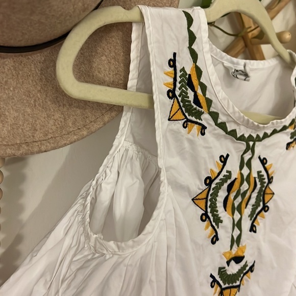 BABYDOLL SLEEVELESS BLOUSE WITH EMBROIDERED DETAIL - SIZE S/M - Picture 4 of 8